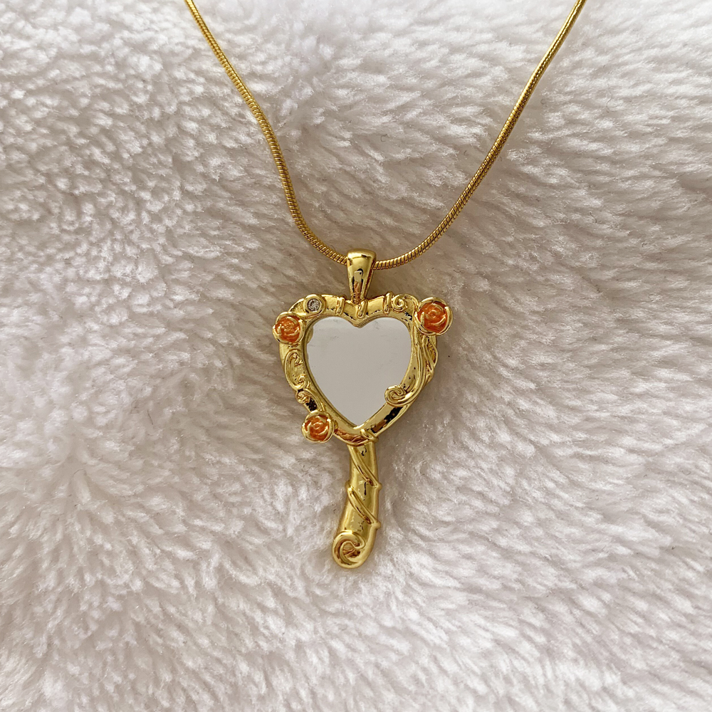 Barbie and the Diamond Castle Princess Liana and Alexa Magic Mirror Heart Necklace