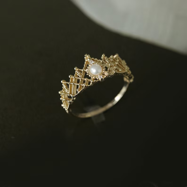 Barbie as The Princess and the Pauper Anneliese Crown Ring