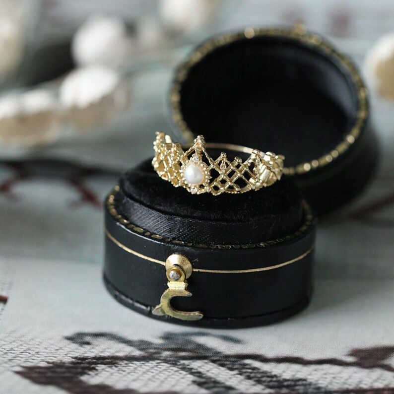 Barbie as The Princess and the Pauper Anneliese Crown Ring