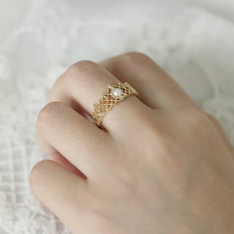 Barbie as The Princess and the Pauper Anneliese Crown Ring