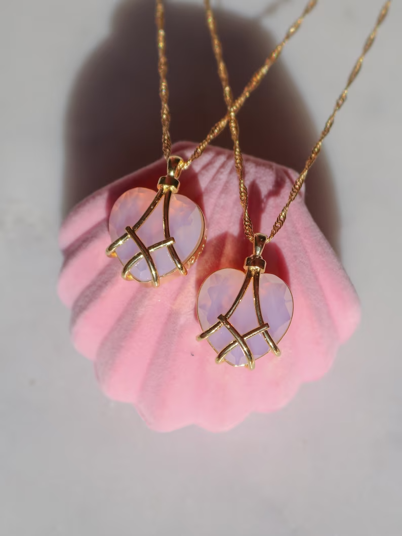 Barbie and the Diamond Castle Heart Necklace