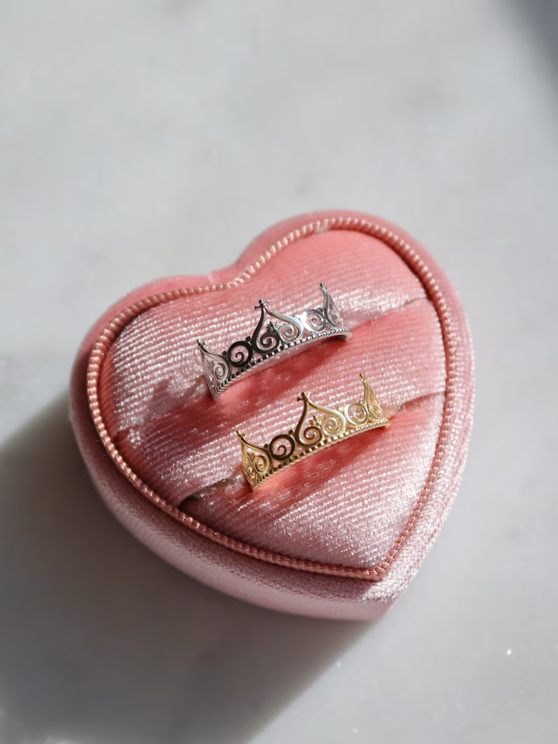 Barbie: The Princess and the Pauper Anneliese & Erika Crown Ring