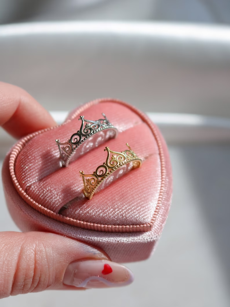 Barbie: The Princess and the Pauper Anneliese & Erika Crown Ring