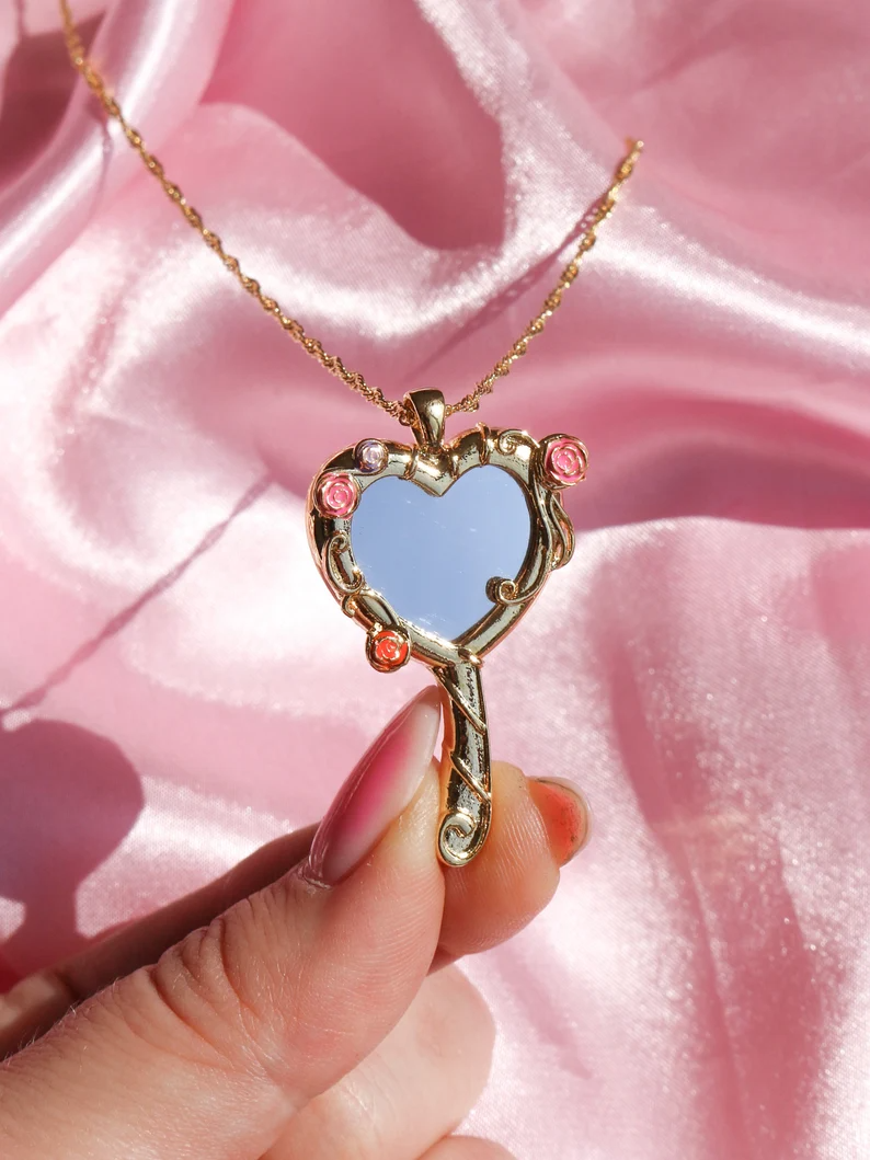 Barbie and the Diamond Castle Princess Liana and Alexa Magic Mirror Heart Necklace