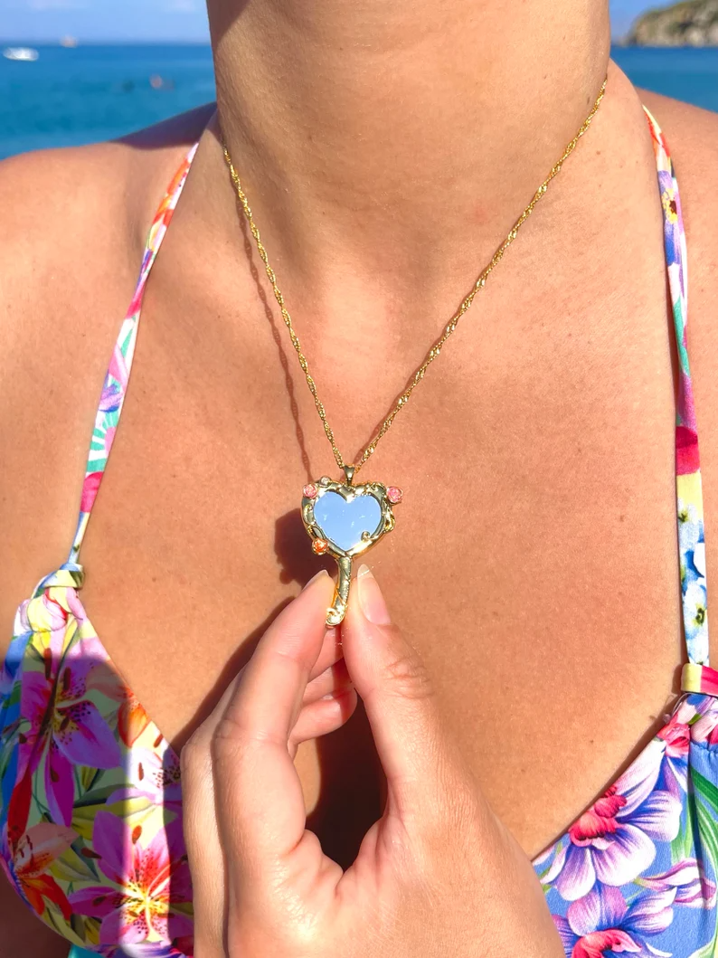 Barbie and the Diamond Castle Princess Liana and Alexa Magic Mirror Heart Necklace