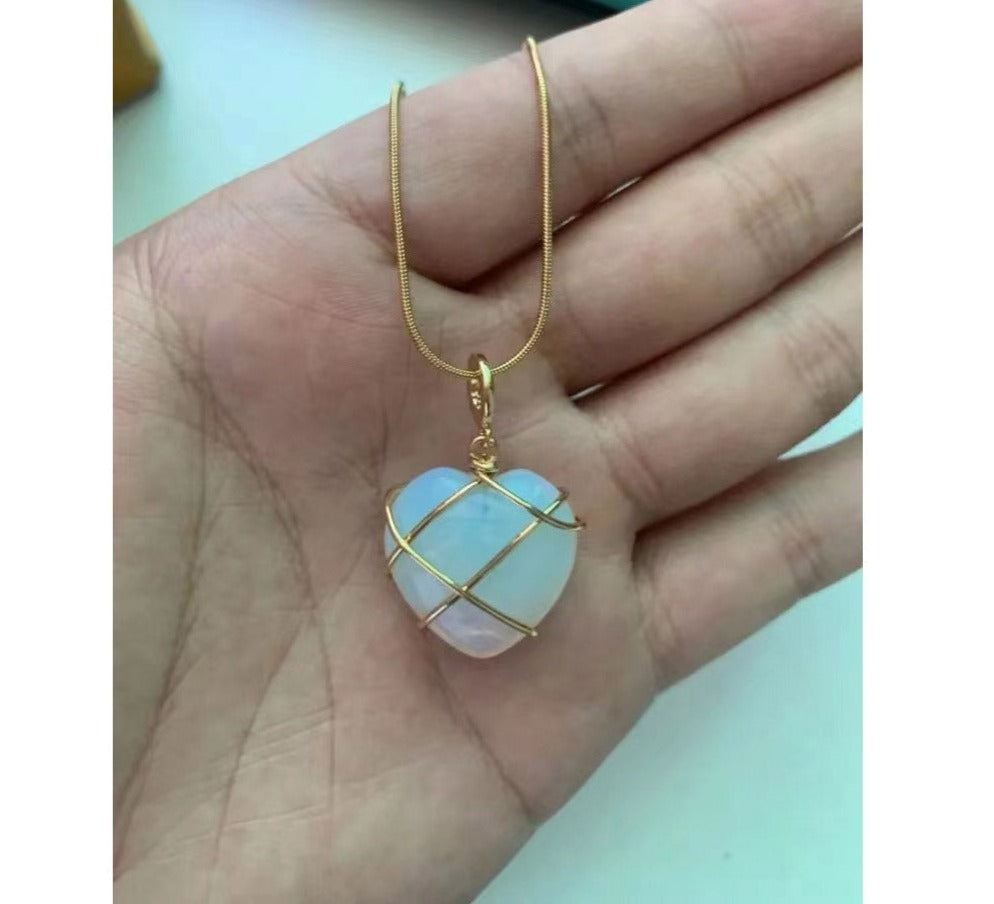 Barbie and the Diamond Castle Princess Liana and Alexa Heart Necklace